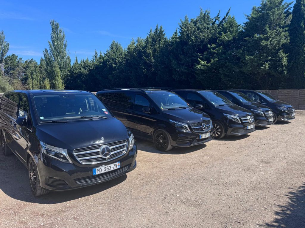Flotte de vans Mercedes disponible à la location avec chauffeur à Aix-en-Provence