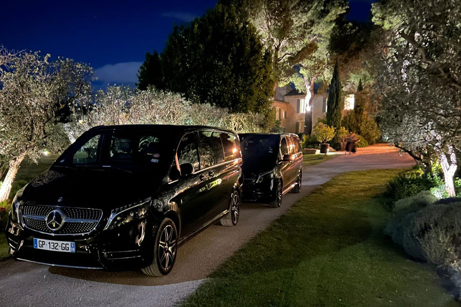 Vans Mercedes avec chauffeur pour mise à disposition nocturne à Aix-en-Provence