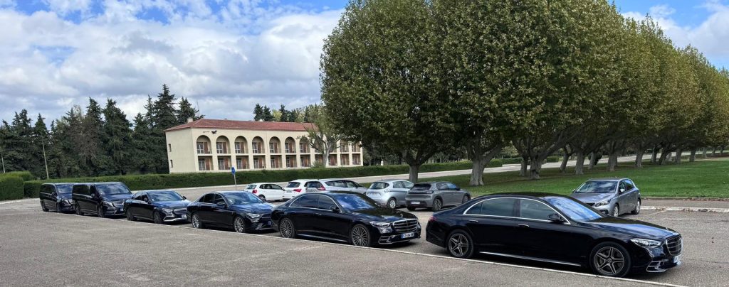 Flota Mercedes con chóferes