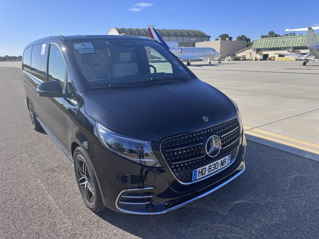 Mercedes Clase V con chófer para la aviación de negocios en la Provenza