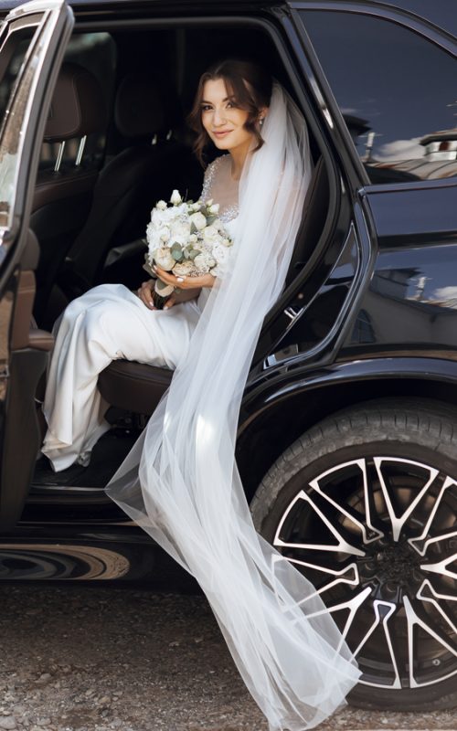 Coche de lujo con chófer para bodas en la Provenza