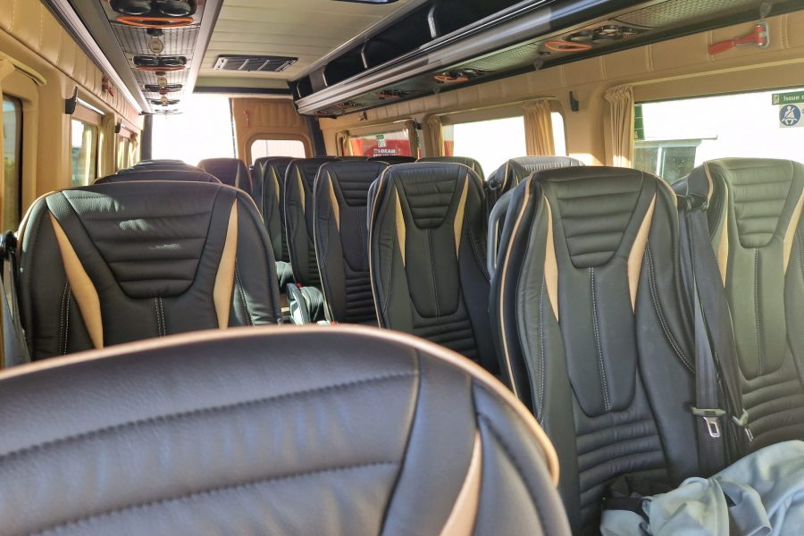 Interior de cuero del minibús Mercedes Sprinter VIP Interior de cuero del minibús Mercedes Sprinter VIP